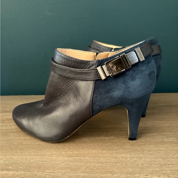 Vince Camuto Booties 8 1/2 genuine leather and suede with buckle - Picture 3 of 6